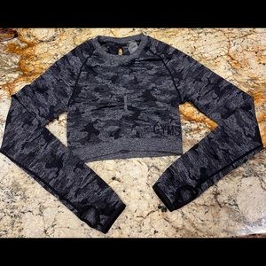 GymShark seamless long sleeve crop top black camo